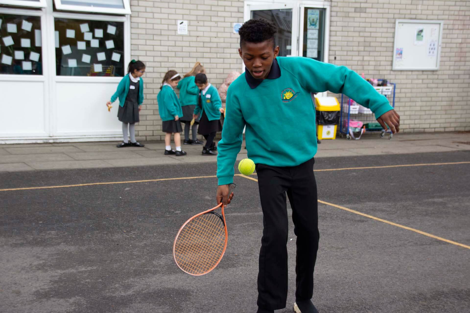 playing tenis